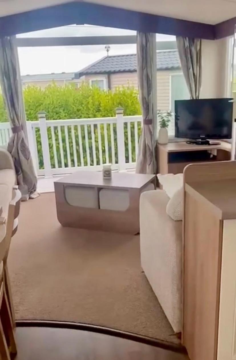 Caravan Church Farm Holiday Village Pagham Extérieur photo