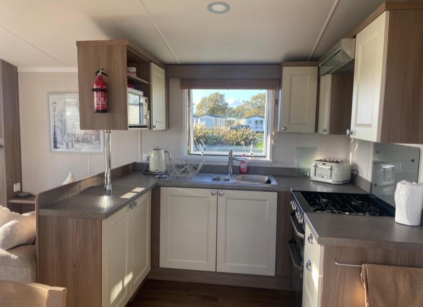 Caravan Church Farm Holiday Village Pagham Extérieur photo