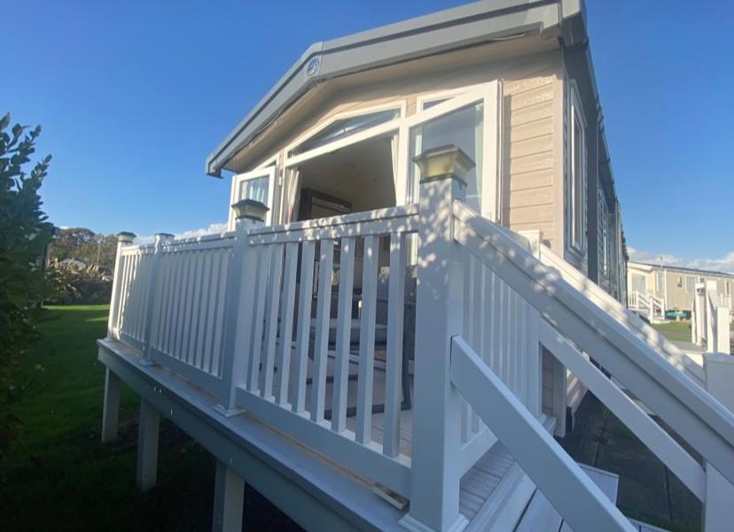 Caravan Church Farm Holiday Village Pagham Extérieur photo