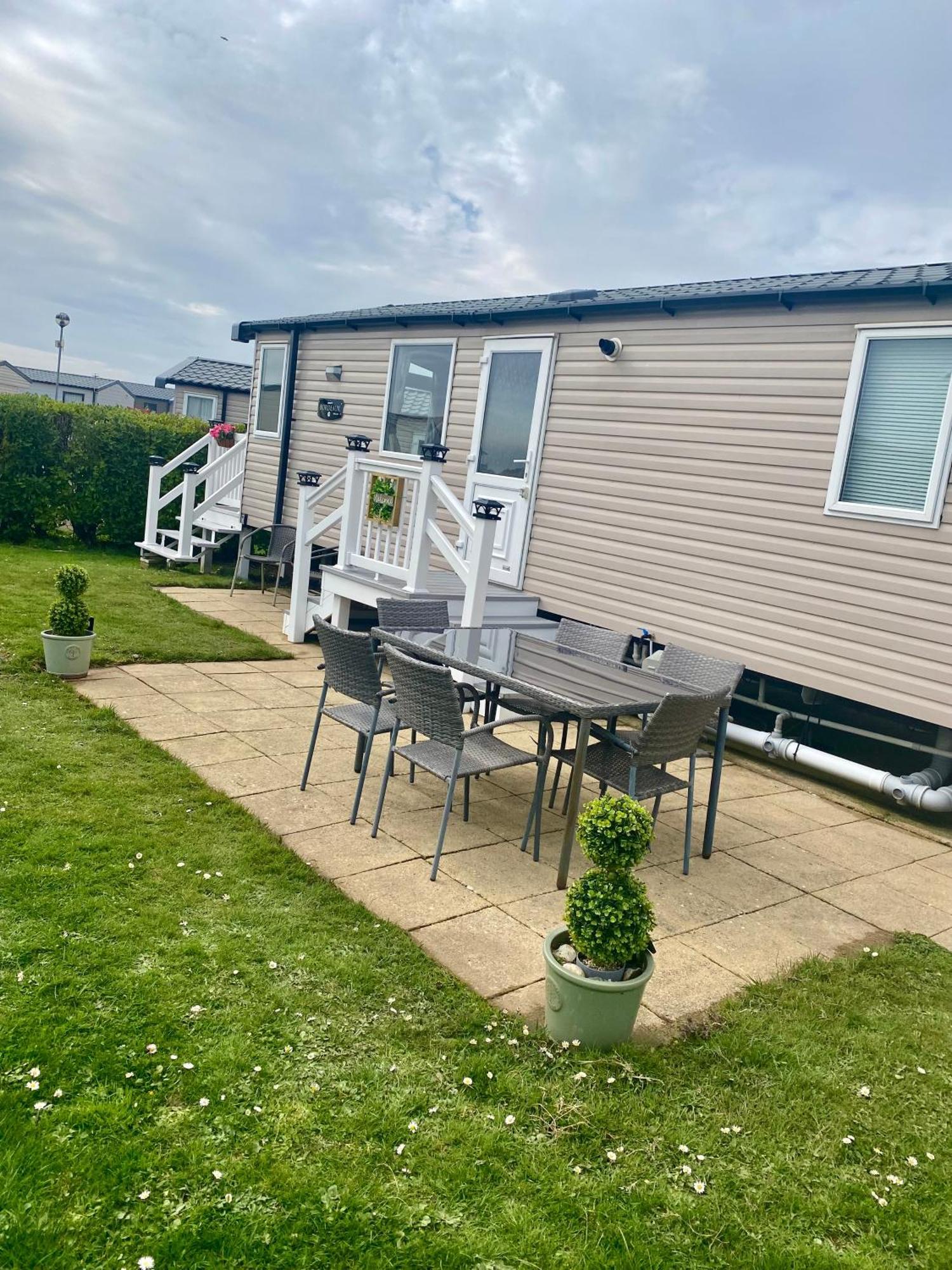 Caravan Church Farm Holiday Village Pagham Extérieur photo